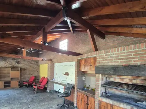 Casa en Venta con 3 cocheras