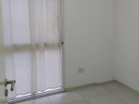 DEPARTAMENTO DE 3 AMBIENTES EN ALQUILER - CASTELAR SUR