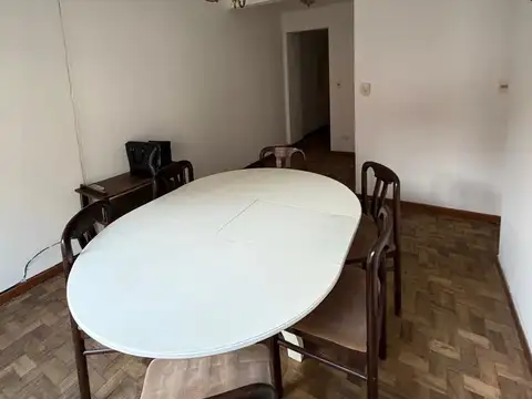 J. E . URIBURU 200, Piso 2