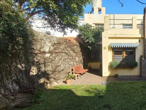 VENDE - Casa de 4 amb. en Villa del Parque -866x36