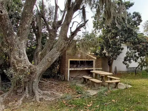 Casa en Venta con 4 cocheras