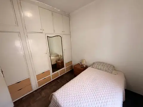 Casa en Azcuenaga 2800 de cuatro ambientes con garage