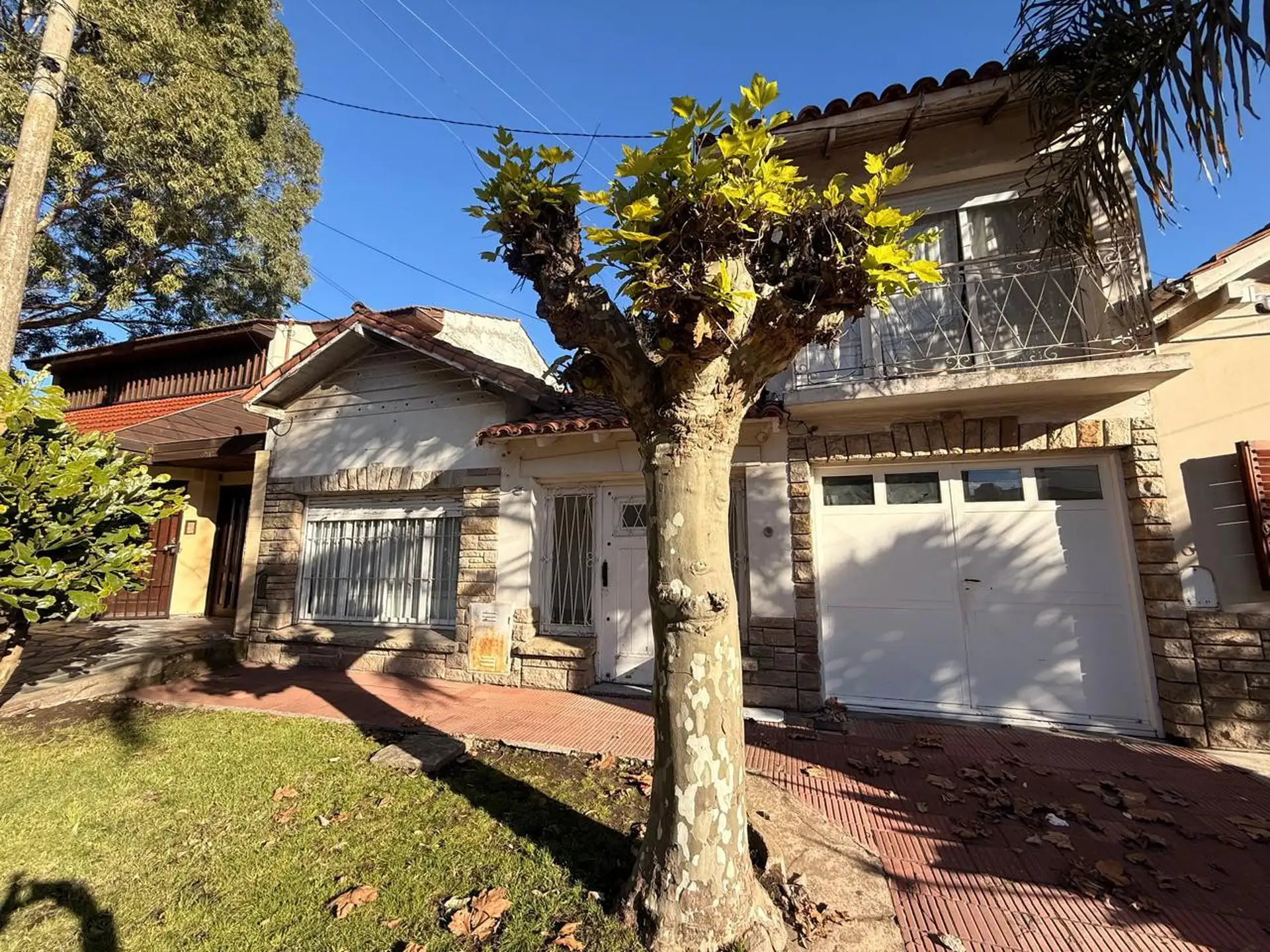 Casa en Azcuenaga 2800 de cuatro ambientes con garage