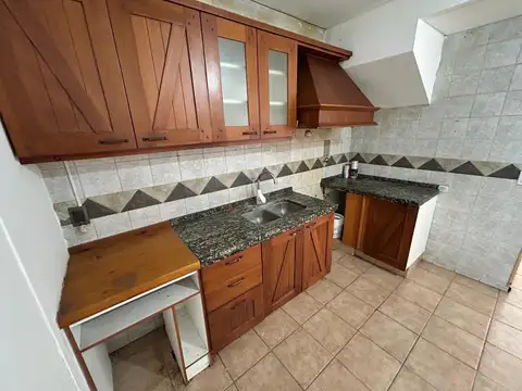 Depto Tipo Casa en Alquiler con 1 cocheras