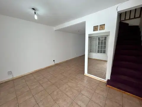 Depto Tipo Casa en Alquiler de 3 dormitorios