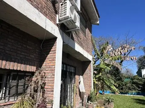 Casa 5 ambientes con 1 baño