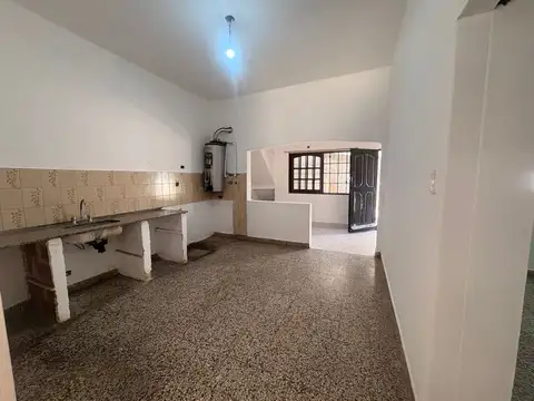 Casa 4 ambientes con 1 baño