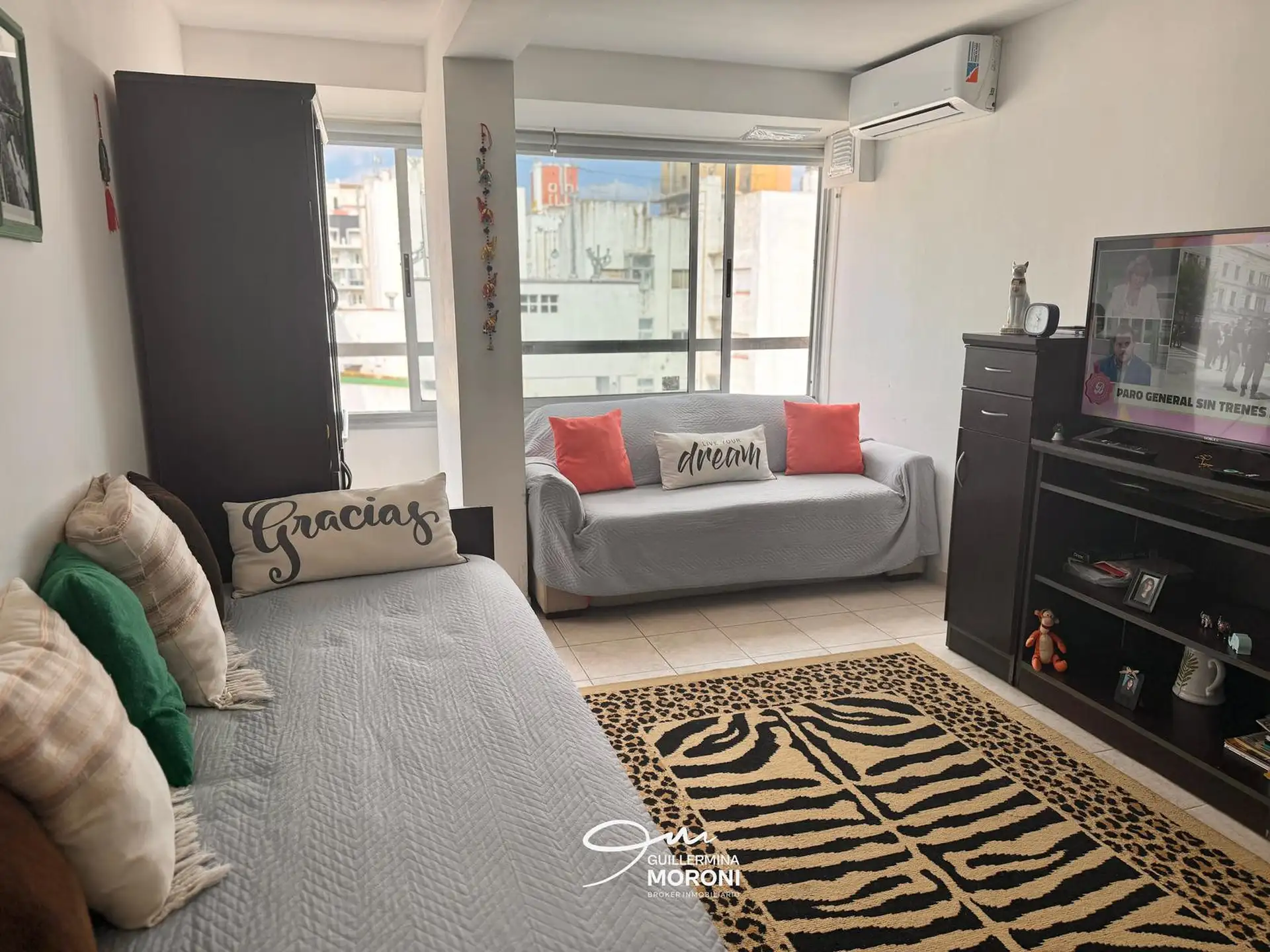 Monoambiente a la calle 26m², piso alto, con A/A — Centro, a 1 cuadra de Plaza Colón