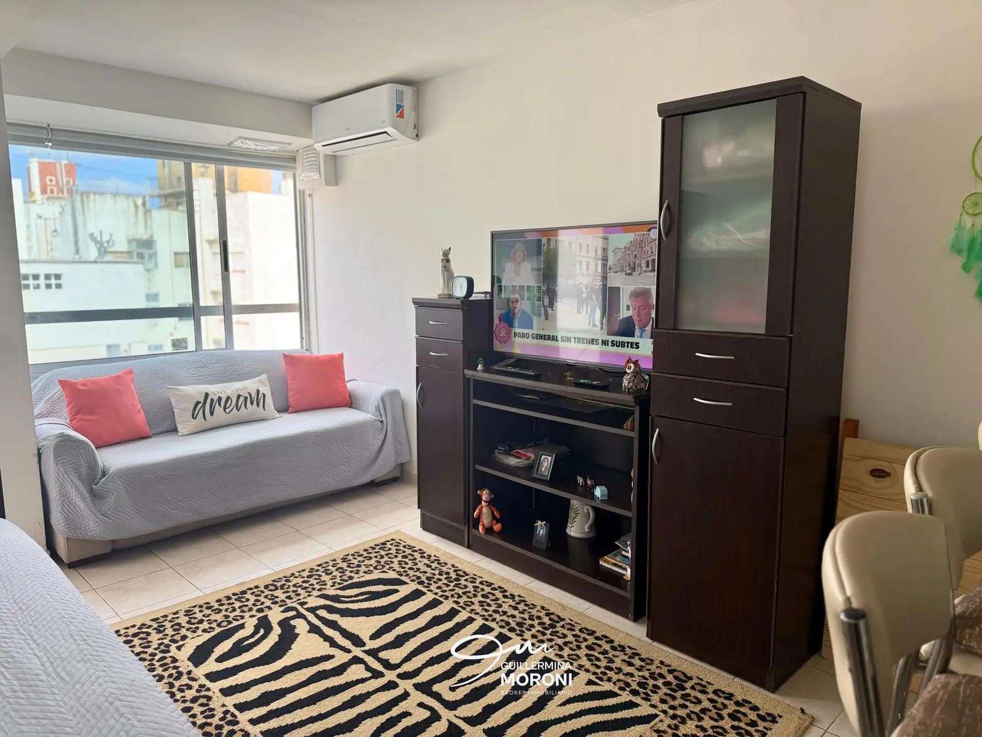 Monoambiente a la calle 26m², piso alto, con A/A — Centro, a 1 cuadra de Plaza Colón