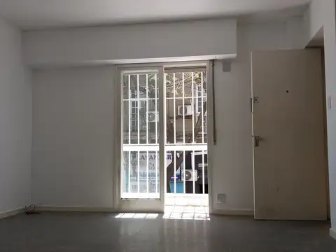 Montevideo 800, Piso 1
