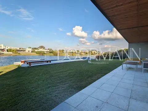 Casa en venta a la laguna barrio san sebastían 4 ambientes pileta PERMUTA