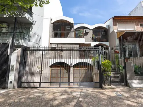 Casa en Venta con 3 cocheras