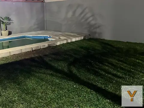 Casa en venta - 3 Dormitorios 2 Baños - 300Mts2 - Moreno