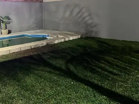 Casa en venta - 3 Dormitorios 2 Baños - 300Mts2 - Moreno