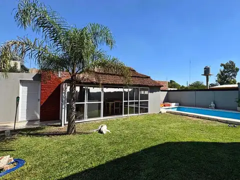 Casa en venta - 3 Dormitorios 2 Baños - 300Mts2 - Moreno