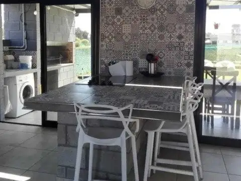 Casa en Venta con 3 cocheras