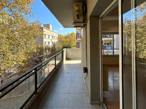 Impecable Departamento 2 Ambientes con 2 Balcones y Cochera
