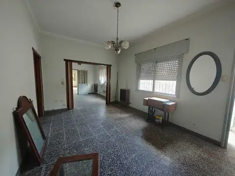 Casa 8 ambientes con 3 baños