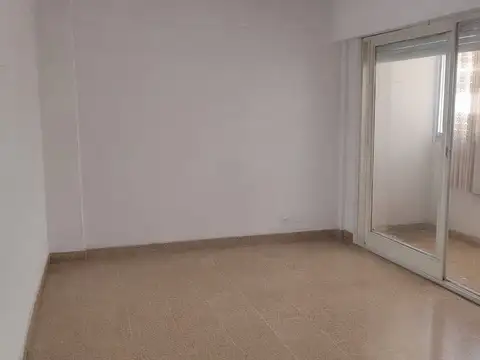 VENTA DEPARTAMENTO 2 AMBIENTES EN BERNAL CENTRO