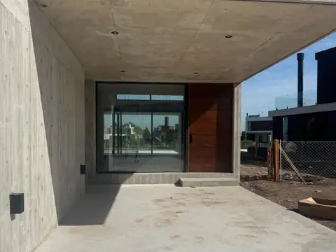 Los Robles 5901