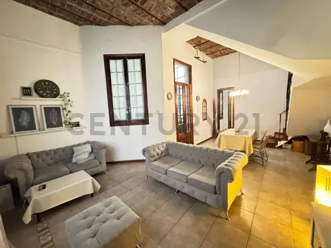 Casa 6 ambientes con 2 baños