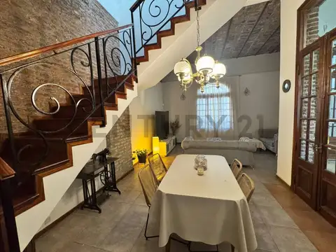 Alquiler Casa de Estilo en Alquiler | Gran Potencial para Gastronomía, Oficinas