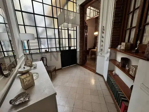 Alquiler Casa de Estilo en Alquiler | Gran Potencial para Gastronomía, Oficinas o Vivienda | A metro