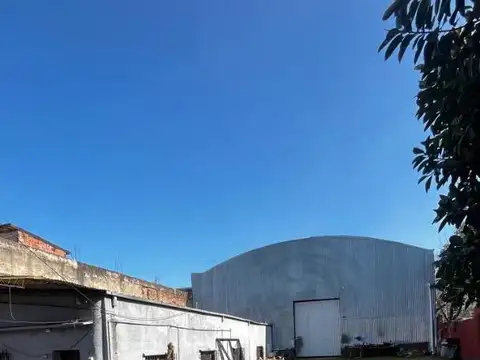 Galpón 800m Industrial en Morón con Oficinas y Acceso Semi