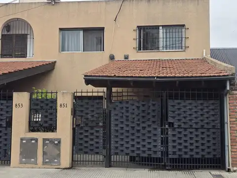 VENTA DÚPLEX DE 4 AMBIENTES EN VILLA ADELINA