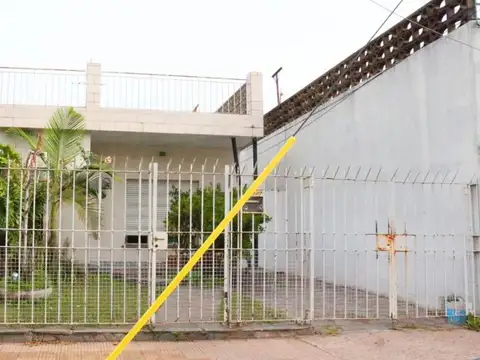 Casa en venta - 3 dormitorios 2 baños - 222mts2 - General San Martin