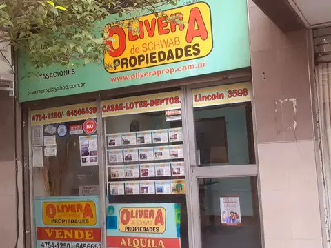 Venta de cochera semicubierta en Villa Ballester