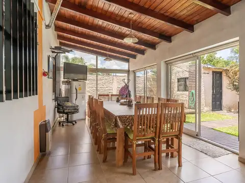 CASA EN VENTA 2 DORMITORIOS CON PILETA