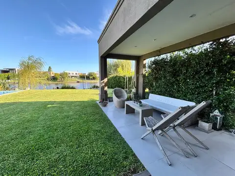 Casa en Venta con 4 cocheras