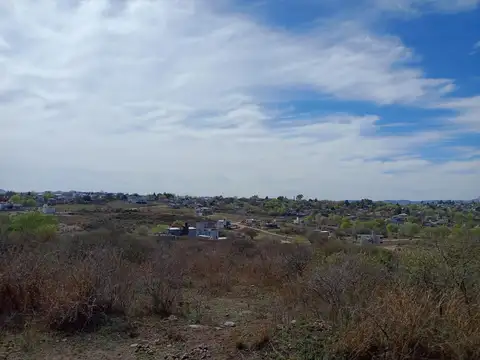 SE VENDE LOTE ESQ. 744M2 C/ VISTA, ESCRITURA, 10M CARLOS PAZ