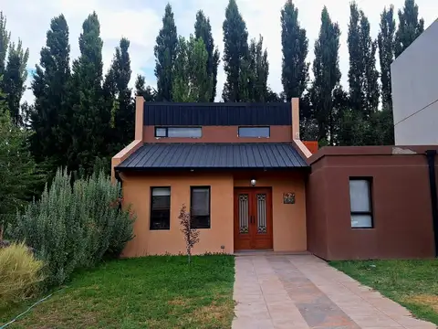 Casa en Alquiler Neuquén Capital semi amueblada