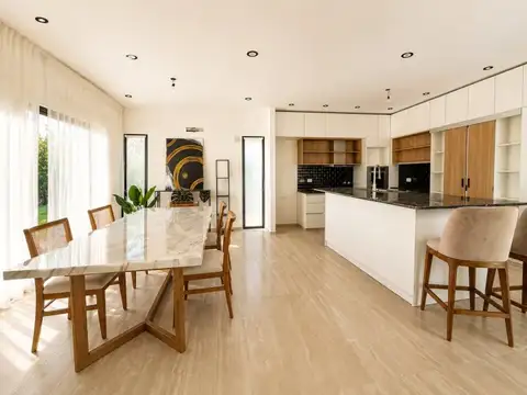 CASA A ESTRENAR EN LA ALAMEDA | 4 AMB + PISCINA + LOTE 700 m²