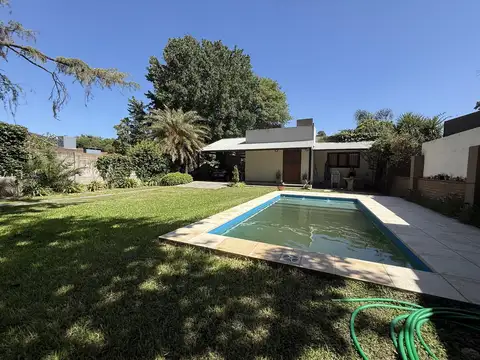 Casa en Venta con 2 cocheras