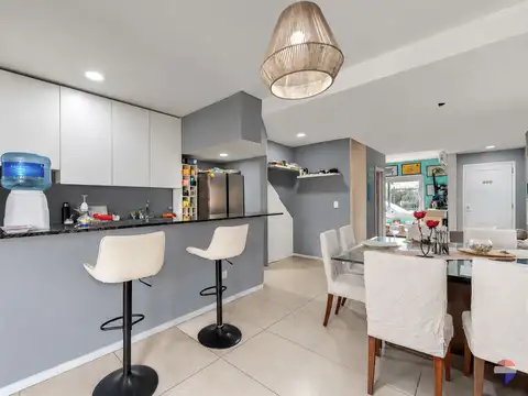 Venta Casa Duplex con Jardin y Parrilla. Amenities