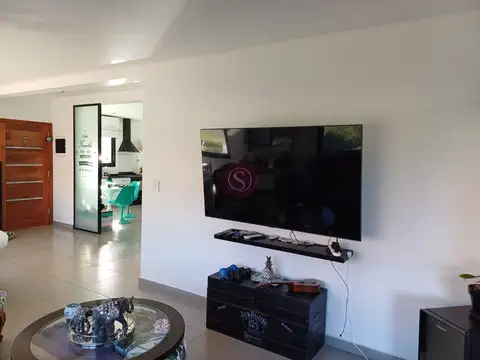 Casa en Venta con 3 cocheras