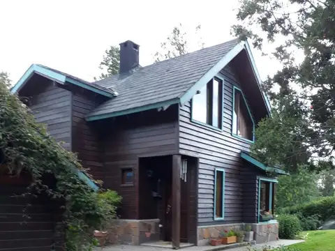 CASA, EXCELENTE CONSTRUCCIÓN Y UBICACIÓN!!