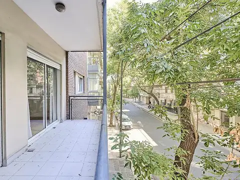 Departamento de 3 dormitorios con balcón  en Palermo con cochera .Piscina en el edificio.