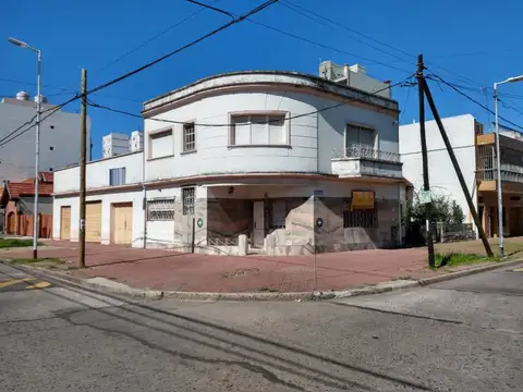 CASA EN ESQUINA 4 AMBIENTES CON GALPÓN, COCHERA Y TERRAZA – MÚLTIPLES DESTINOS POSIBLES – WILDE