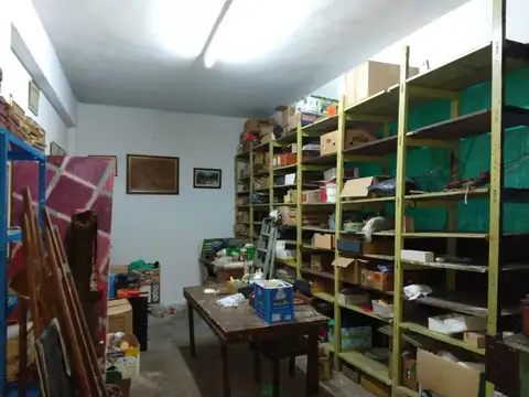 CASA EN ESQUINA 4 AMBIENTES CON GALPÓN, COCHERA Y TERRAZA – MÚLTIPLES DESTINOS POSIBLES – WILDE