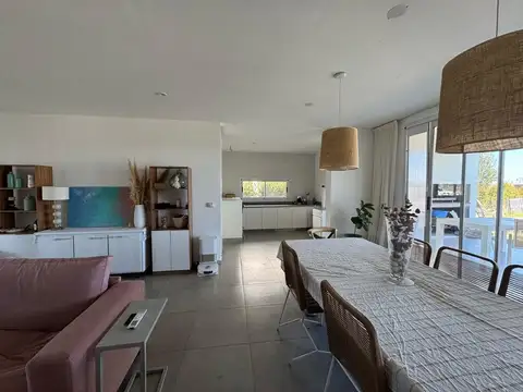 VENTA CASA 5 AMBIENTES - BARRIO EL NAUDIR, ESCOBAR