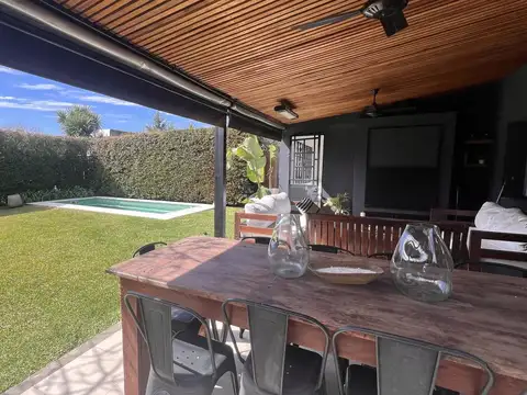 Casa 5 ambientes con 3 baños