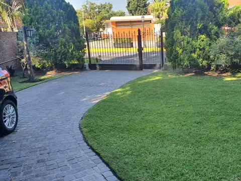 Casa 5 ambientes con 3 baños