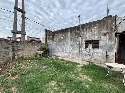 Casa  en venta 3 amb a reciclar en Castelar Morón