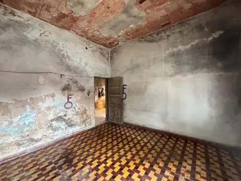 Casa  en venta 3 amb a reciclar en Castelar Morón