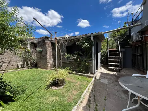 Casa 6 ambientes con 2 baños