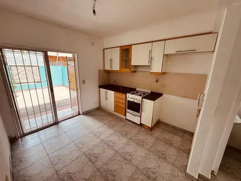 Casa 3 ambientes con 1 baño
